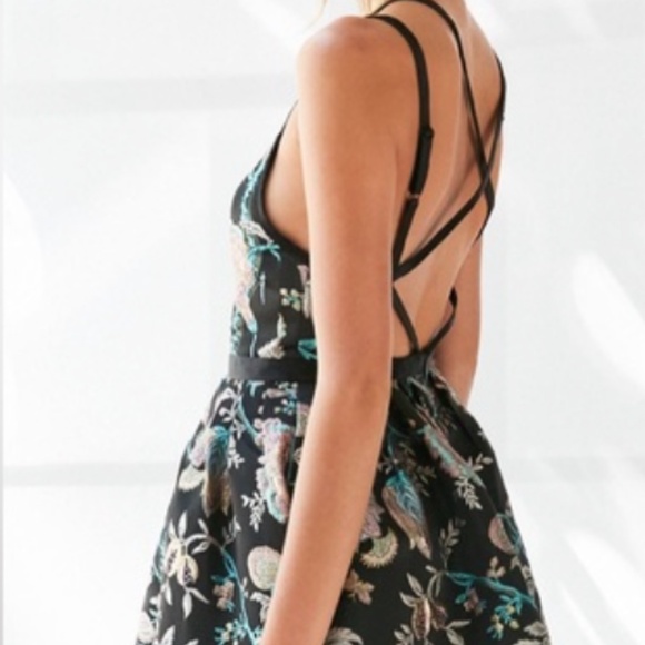 NWT Kimchi Blue || woman’s Hidden Dragon Jacquard Mini Dress Size: 4 - Picture 2 of 7